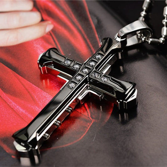 Collier pendentif croix de cristal chevalier noir