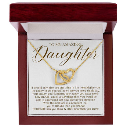 Halskette mit ineinandergreifenden Herzen „Ein Geschenk für die Tochter“ – mutiger als Sie glauben